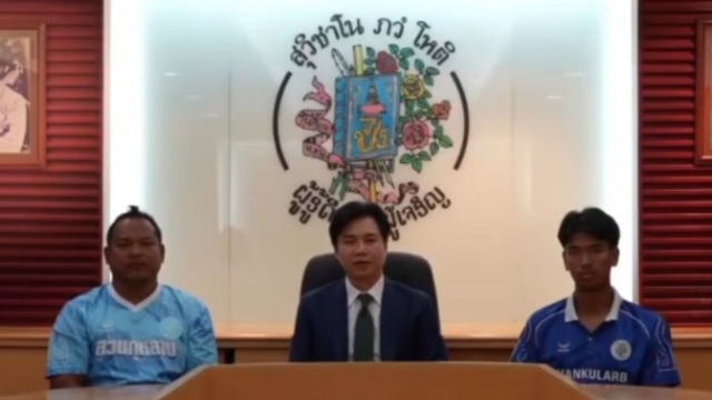 ผอ.สวนกุหลาบ พร้อมโค้ช, กัปตันทีม นั่งโต๊ะแถลงการณ์ขอโทษถึงเหตุการณ์ประเด็นร้อน "หักธง"