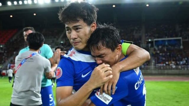 ชนาธิป โพสต์ยินดี !! เพื่อนตังค์ "สารัช อยู่เย็น"