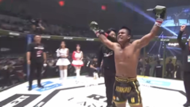 บัวขาว บัญชาเมฆ ฟันธง! ซุปเปอร์เล็ก vs นาบิล อานาน ใครจะคว้าชัย