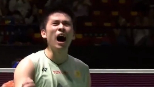 ความรู้สึกแฟนแบดมินตันโลก !! หลังเห็น "วิว กุลวุฒิ" ร่างทอง โค่น Anders Antonsen ท็อป 3 ของโลกคว้าแชมป์