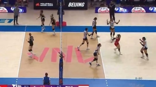 สาวไทยสู้โคตรได้ใจ! ท็อป 5 ของโลกมีเหนื่อย ตุรกี ขึ้นนำ "ทีมสาวไทย" 1-0 เซต