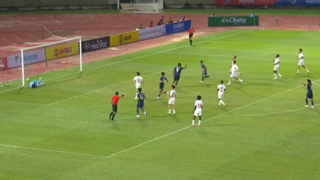 สุดช๊อก !! ทีมชาติไทย เจอฟรีคิกมหัศจรรย์ตรงเป็นตุง พ่าย UAE