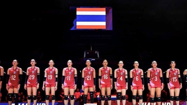 เปิด 2 รายชื่อ! ถูกถอดจากทีม "โค้ชอ๊อต" เซอร์ไพรส์สาวสวยดาวดวงใหม่ติดทีมลุย VNL ครั้งแรก