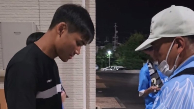 ปรเมศย์ฟีเวอร์ !! ช๊อตวินาทีแฟนญี่ปุ่นแห่ขอลายเซ็น-ถ่ายรูป