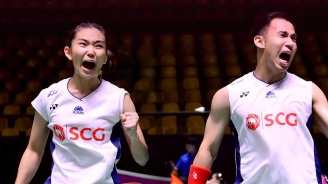 ศึกสายเลือดเดือด! "บาส - เฟม" พลิกนรก เซฟ 3 แมตช์พอยต์แซงระทึกเข้ารอบ เจแปน โอเพ่น 2025