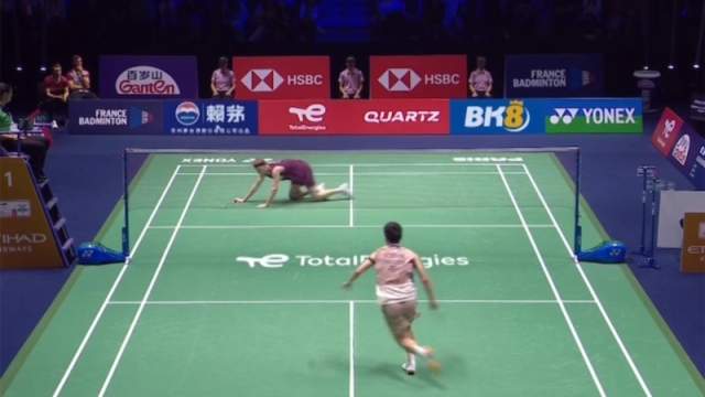 สหพันธ์แบดมินตันโลก โพสต์ช็อต "วิว กุลวุฒิ" ร่างทองโค่นท็อป 2 โลก ทะลุรอบชิงชนะเลิศ