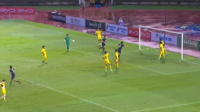 ด่วน! ทีมชาติไทย ขึ้นนำ ทีมชาติมาเลเซีย 2-1