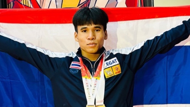 ไทยสะเทือนเวทีโลก !! “ฟ่าง ธีรพงศ์” ยกน้ำหนักทีมชาติไทย กวาด 3 เหรียญประวัติศาสตร์ ศึกชิงแชมป์โลก