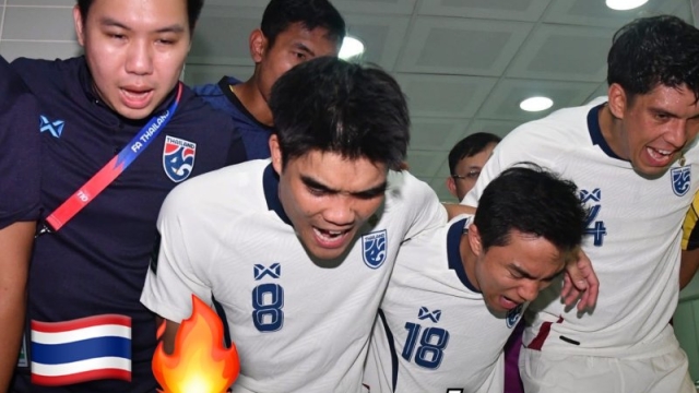 งานเข้าแล้ว !! เปิดสถิติ “ทีมชาติไทย” สวมชุดขาว เผชิญหน้าคู่แข่ง 3 นัดหลังสุด