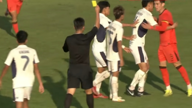 เดือดท้ายเกม !! จีนเกือบคาบ้าน “ทีมชาติไทย” ซัดตุงตาข่ายแต่ไม่ได้ สุดท้าทายเสมอ เดี๋ยวเจอกันอีกเอเชีย