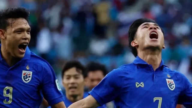 ประโยคนี้โดนใจแฟนบอล !! แอนโธนี ฮัดสัน ลั่นสาเหตุ “ทีมชาติไทย” ไม่ต้องใช้ “เจแปนเวย์”