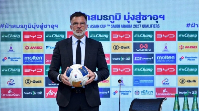 มาแล้ว !! สต๊าฟโค้ช 2 รายแรก “ทีมชาติไทย” แอนโธนี ฮัดสัน