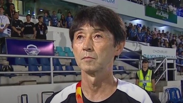 แฟนบอลสุดซึ้งใจ อิชิอิ ไม่เคยลืม !! วินาที “มาซาทาดะ อิชิอิ” ยืนร้องเพลงชาติไทยอย่างตั้งใจ แม้ไม่ได้ทำทีมชาติ