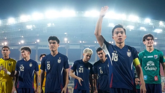 5 กองกลางรุกตัวเต็ง !! “ทีมชาติไทย” แอนโธนี ฮัดสัน บุกทะลวงตาข่าย ทีมชาติศรีลังกา