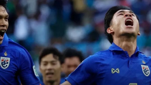 สุภโชค สารชาติ จารึกประวัติศาสตร์ “นักเตะไทยคนแรก” ค่าตัวขึ้นท็อปอันดับ 1 ทีมดังญี่ปุ่น