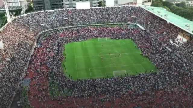 เพจ ASEAN ขึ้นหน้าหนึ่ง !! ทึ่งบอลนักเรียนไทย แฟนบอลทะลักแบบนี้ไม่เคยเห็น