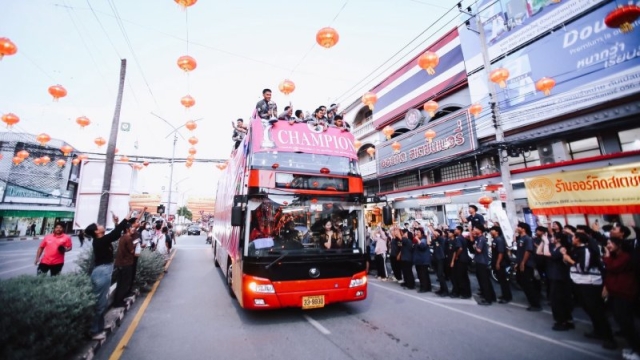 ช๊อตวินาที “อบจ.ชัยนาท” แห่รถฉลองแชมป์ประวัติศาสตร์ “แชมป์กีฬา 7HD 2025” รอบเมืองสุดยิ่งใหญ่