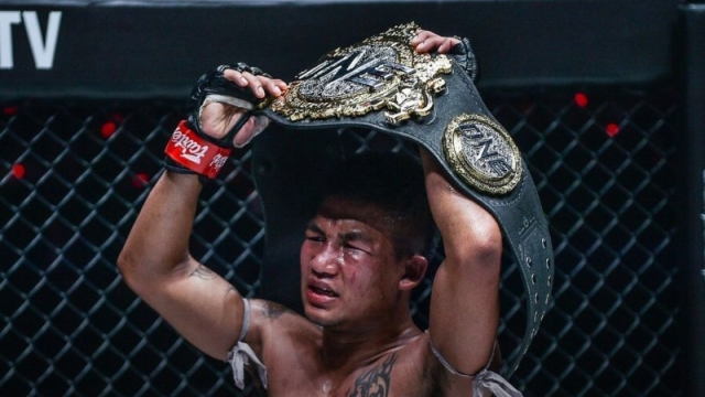 “เทรนเนอร์รถถัง” โพสต์เคลื่อนไหวแล้ว !! สาเหตุที่แท้จริง “รถถัง” ต้องถอนตัว ไฟต์หยุดโลก