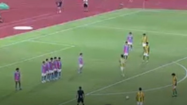 อึ้งกันทั้งศุภชลาศัย !! ชมช็อต “ธีราทร แห่งเทพศิรินทร์” ปั่นโค้งหนีกำแพง ครูฟิสิกส์ยกปรากฏการณ์แมกนัส