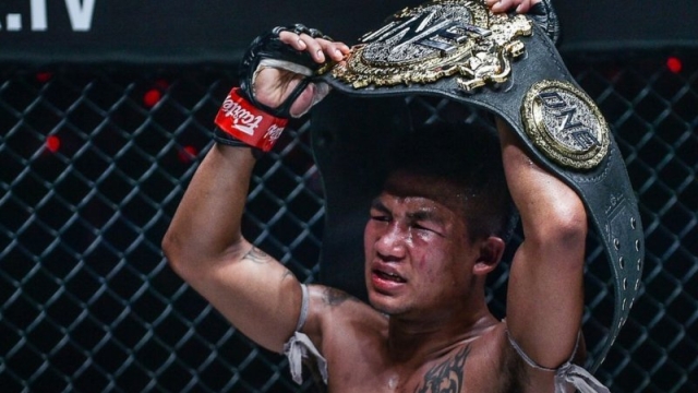 “รถถัง” โพสต์ปริศนา !! “หลังเลิกชกมวย จะเล่าให้ฟัง”