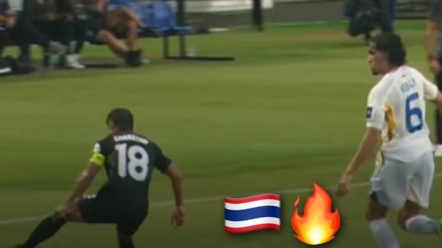 แฟนบอลแห่พูดถึง !! ยกช็อตนี้ “ชนาธิป” แม้ตัวเล็ก แต่ใจโคตรใหญ่ ไม่ยอมง่ายๆ