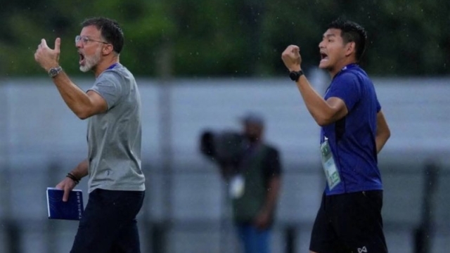 แฟนบอลยังฮา “โค้ชธง” โพสต์ภาพ ฮัดสัน – ลูกชาย !! รู้ว่าต้องแปลให้เหมือน แต่ไม่ต้องเหมือนทุกอย่างก็ได้นะลูก