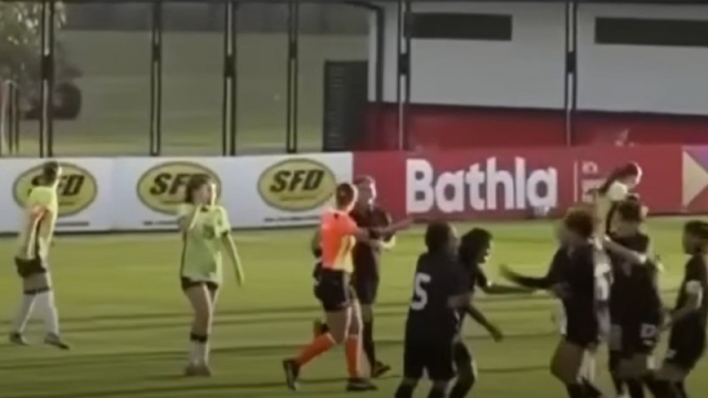 ความรู้สึกแฟนเวียดนาม ทึ่ง !! “ทีมชาติไทย” บุกอัด ทีมแกร่งออสเตรเลีย คาบ้าน 