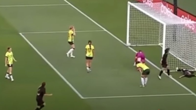 ชมช็อต ดราม่าท้ายเกม !! “ทีมชาติไทย” ทำช็อกกดตุงตาข่าย ทีมชาติออสเตรเลีย