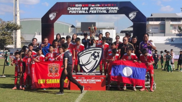 ฮือฮา !! ทีมฟุตบอล “ลาว” สร้างประวัติศาสตร์ คว้าแชมป์ฟุตบอลเยาวชนนานาชาติที่ประเทศไทย 