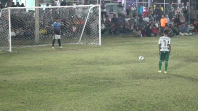 จุดโทษระทึก !! หมอนทอง สุดเฉียบยิงคู่แข่ง 11-10 ผงาดคว้าแชมป์ฟุตบอล 7 คน 18 DARUL F.A. CUP รุ่นประชาชน