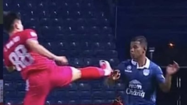 ป้าต่าย โพสต์เดือดกลางดึก !! จวกยับช็อตแข้ง คอง อันห์ บวกใส่ “ศศลักษณ์ ไหประโคน”