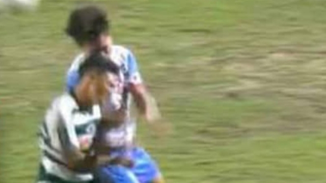 ส่งกำลังใจ !! เบอร์ 9 หมอนทองวิทยา ถูกหามส่ง รพ. ช็อตปะทะ ท่าข้ามพิทยาคม