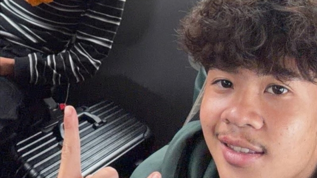 ฮือฮา !! ได้เจอกันสักที “เต วรากร” ถ่ายภาพคู่ “แฝดคนละฝา” เป็นครั้งแรก