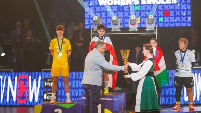 ช๊อตวินาทีรับถ้วยแชมป์ประวัติศาสตร์ !! หลัง “จุฑาทิพย์ กันทะธง” เทคบอลทีมชาติไทย โค่นเจ้าภาพคว้าแชมป์โลก