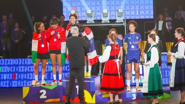 ช๊อตวินาที รับถ้วยแชมป์โลก !! “จุฑาทิพย์ - สุภาวดี” เทคบอลทีมชาติไทยโค่นฮังการี ผงาดคว้าแชมป์โลกประวัติศาสตร์