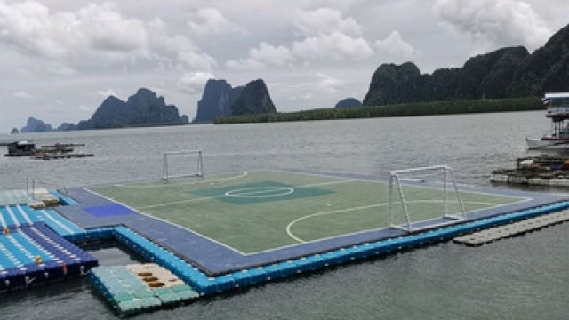 แฟนไทยเตรียมชม !! ช่องทางชมสด “หมอนทองวิทยา” บุก สนามฟุตบอลลอยน้ำเกาะปันหยี