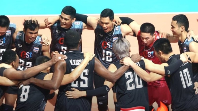 เวียดนาม สุดช็อก !! “ทัพวอลเล่ย์บอลชายทีมชาติไทย” ไล่อัดยับ ทะลุผ่านเข้าสู่ รอบรองชนะเลิศ