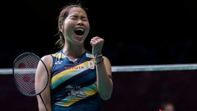 ไทยสะเทือนเวทีโลก !! “เมย์ รัชนก” ฟอร์มสุดร้อนแรงโค่นจีน ทะลุรอบรองชนะเลิศ World Tour Finals 2025