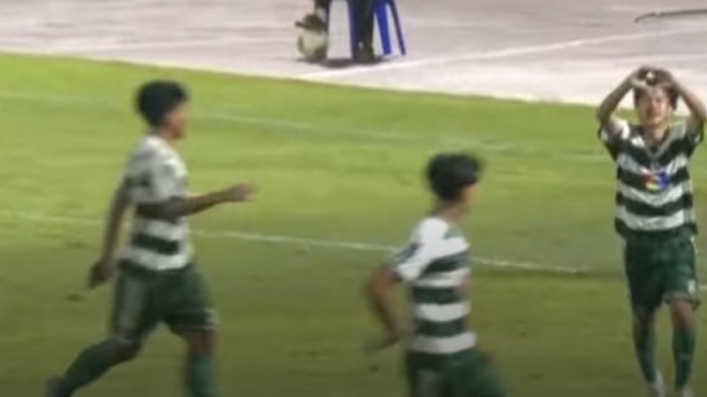 สนามแทบแตก !!“หมอนทองวิทยา” บุกถล่ม โรงเรียนถาวรานุกูล ยับคาบ้าน