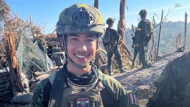 ฮือฮา !! อดีตแข้ง “บุรีรัมย์” เปลี่ยนบทบาทเป็นทหารไทยแนวหน้าช่วยยึด “เนิน 350”