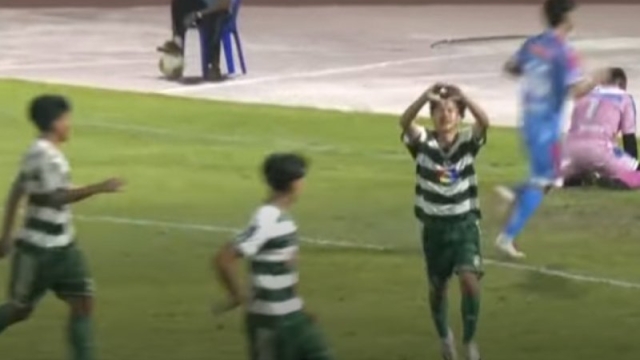 สนามแทบแตก !! หมอนทองวิทยา แผลงฤทธิ์ บุกถล่มคู่แข่งอย่างยับเกือบโหล