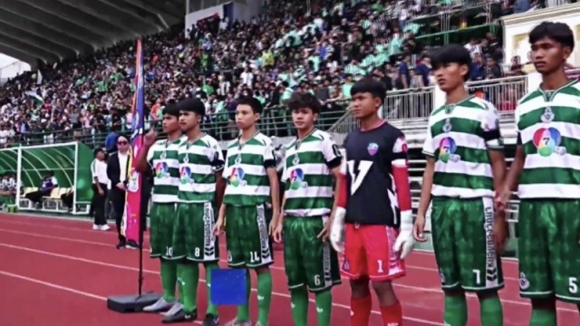 สนามแทบแตก !!  หมอนทอง บุกยิงขึ้นนำ ทีมเยาวชนสุราษฎร์ธานี 2-1