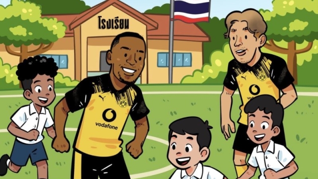 ฮือฮา !! ทีม Bundesliga โพสต์ภาพ 2 แข้งดังเล่นฟุตบอลกับนักเรียนไทย “สุขสันต์วันเด็กไทย”