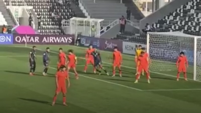 ช๊อตวินาที “ทีมชาติไทย” เกือบได้ประตูขึ้นนำ ทีมชาติจีน