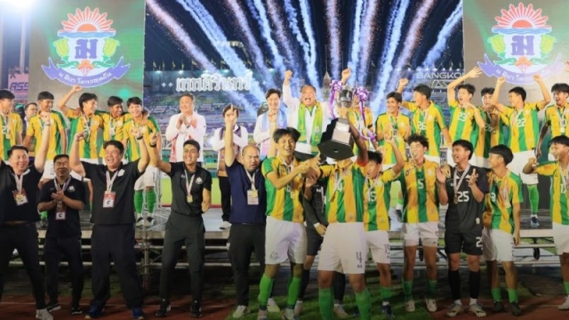 ฮือฮา !! ทีมดังลีกไทย เซ็น 3 แข้งดาวดัง ร.ร.เทพศิรินทร์ ชุดแชมป์จตุรมิตร ร่วมทัพ 