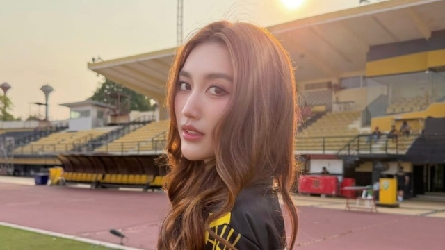 ฮือฮา !! เบส คำสิงห์ โผล่สนามขอนแก่น ชวนดูบอลเชียร์น้องชาย “โบ๊ท ภูวรักษ์” ประเดิมศึกดาร์บี้แมตช์