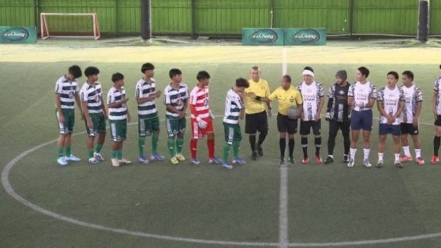 ครึ่งแรกอย่างเดือด !! หมอนทองวิทยา ยิงนำ ทีมรวมดารา 11-3