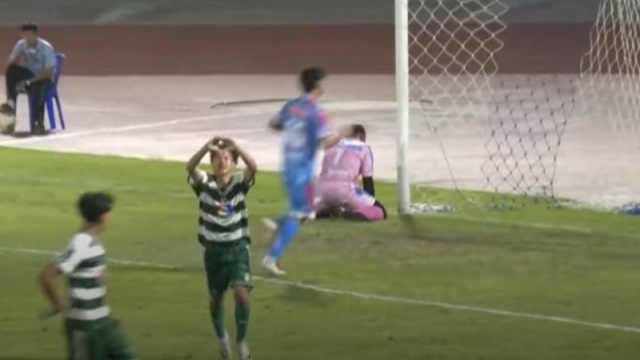 เบอร์ 20 ฟอร์มโหด !! พา “หมอนทองวิทยา” บุกถล่มคู่แข่ง 10-0