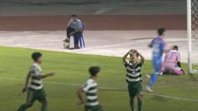 สนามแทบแตก !! “หมอนทองวิทยา” ฟอร์มอย่างโหด บุกถล่มคู่แข่งยับครึ่งโหล