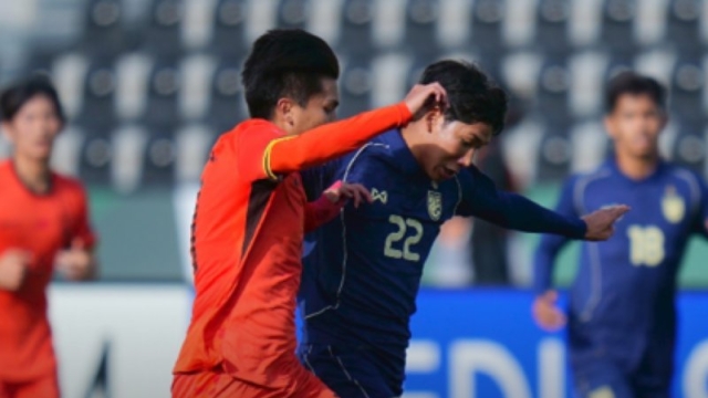 ฮือฮา !! ทีมดังพรีเมียร์ลีก เปิดตัว “แข้งทีมชาติจีน U23” ชุดเจอทีมชาติไทย ร่วมทีมอย่างเป็นทางการ